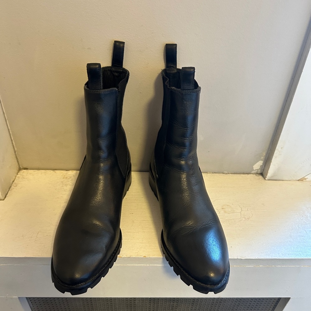 Able Clothing Women’s Wilma Boots Size 9